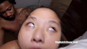 lol asian raya screaming for that ronniehendrixxx bbc