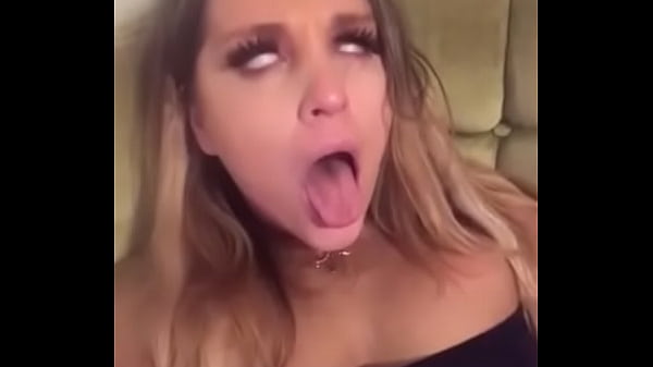 Slutty Ahegao Girl Wants Dick