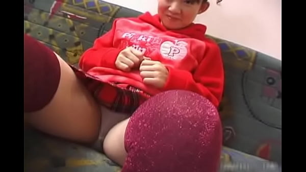 Japanese girl gets her pussy vibrated
